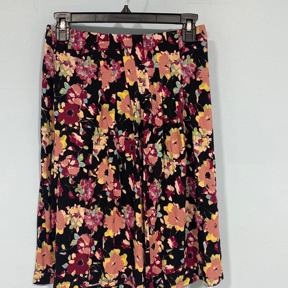 Black floral skirt with pleats S